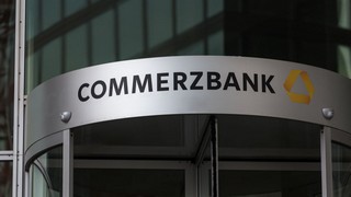 Chartanalyse zur Commerzbank-Aktie. Bild und Copyright: Tobias Arhelger / shutterstock.com.