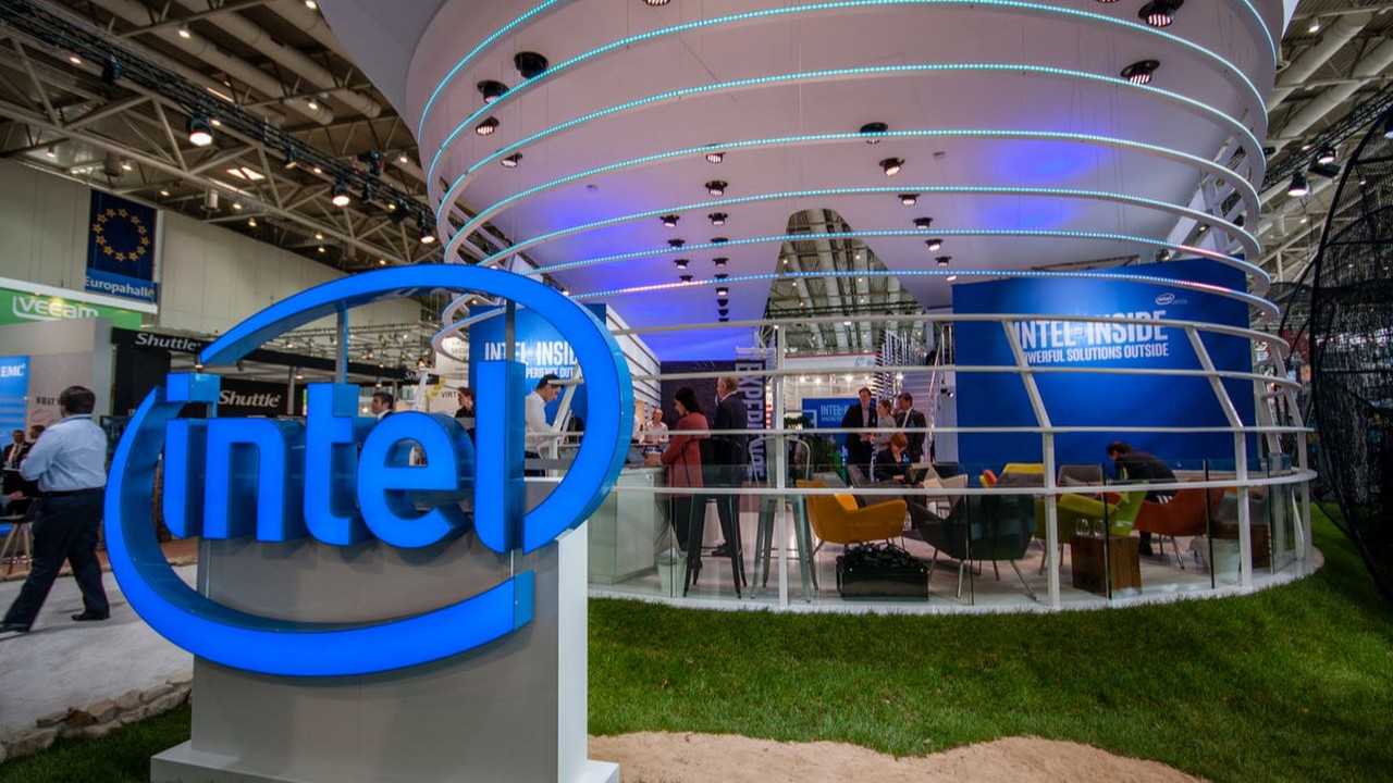 Mitten in der Chipkrise will Intel seine Produktionskapazitäten mit dem Bau zweier neuer Fabriken im US-Bundesstaat Ohio erweitern. Bild und Copyright: drserg / shutterstock.com.