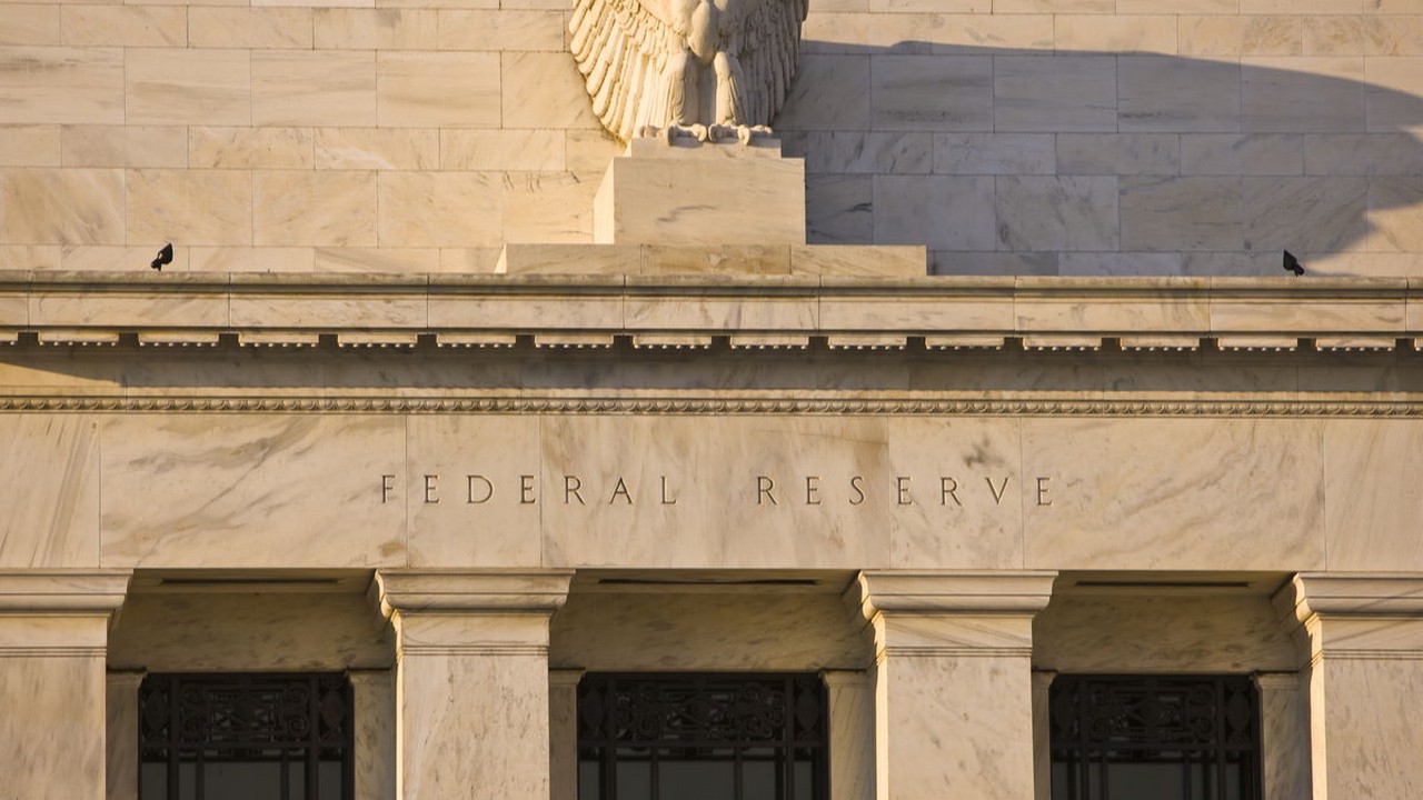 Gebäude der US-Notenbank Federal Reserve, kurz Fed. Bild und Copyright: Rob Crandall / shutterstock.com.