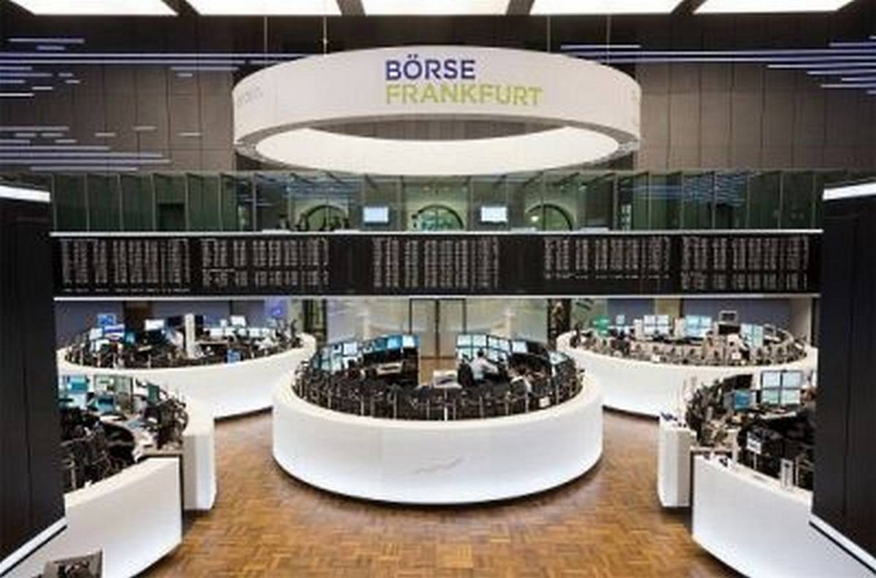 Börse Frankfurt - DAX-Analyse: Alles war dies ein sehr erfreulicher Start in den Handelsmonat Juli. Auch die V-Formation, die sich im Juni formierte, wurde nach oben durchstoßen. Bild und Copyright: Deutsche Börse.