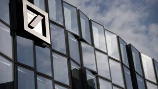 4investors-Chartcheck zur Deutsche Bank Aktie, die aktuell von charttechnischen Kaufsignalen profitiert Bild und Copyright: nitpicker / shutterstock.com.